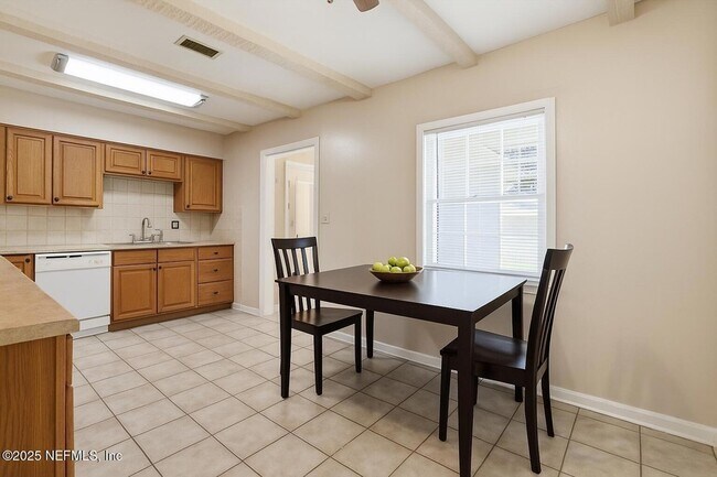 Building Photo - 1546 River Hills Cir W