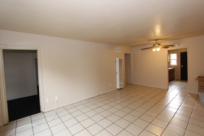 Building Photo - 3 Bedroom 1 Bathroom Home in San Diego