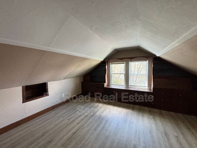 Building Photo - 307 N E St