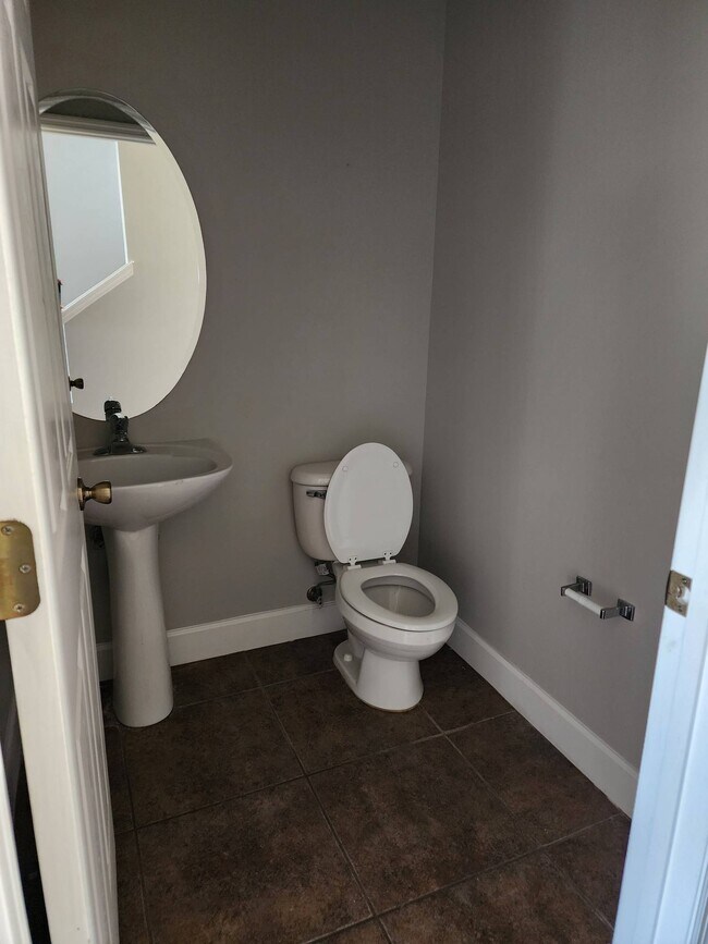 Building Photo - 2472 Lantana Ln