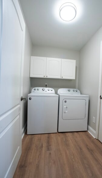 Laundry Room w/ Washer & Dryer - 1101 Old Hammond Chase