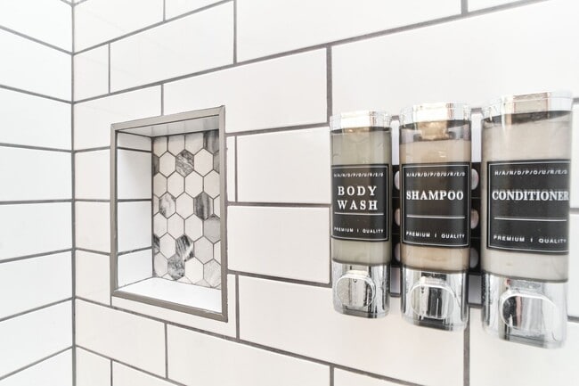 Building Photo - Fully Furnished 2BD Duplex in the Heart of downtown Indy!