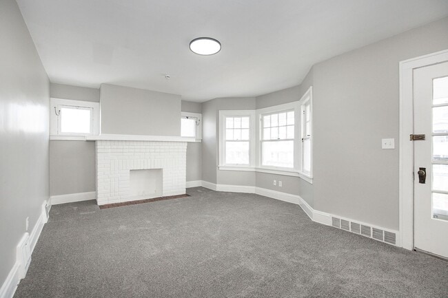 Building Photo - 4 BED, 1 BATH BEAUTIFUL SINGLE-FAMILY HOME IN CLEVELAND!