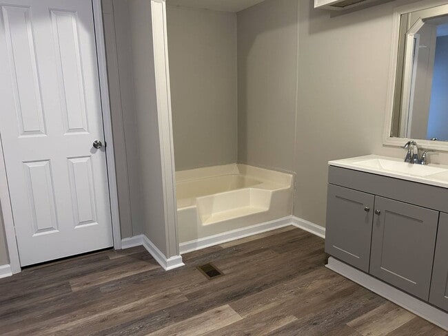 Building Photo - 51 White Oak Village