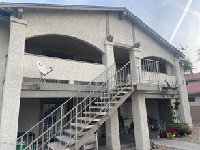 Building Photo - 465 W Ivyglen St