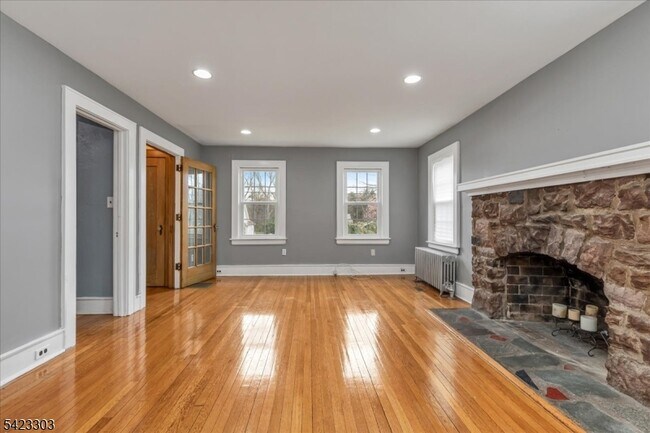 Building Photo - 81 Tooker Ave