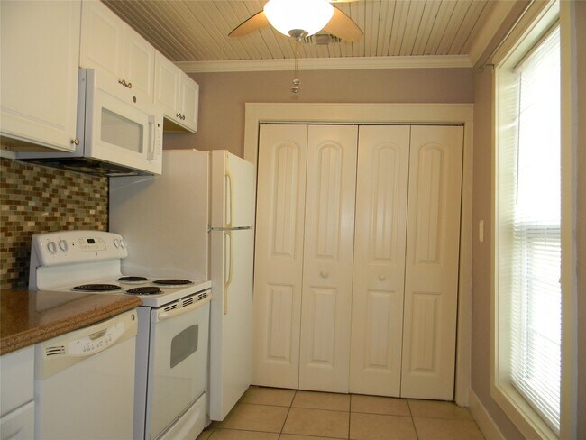 Building Photo - 2423 Avenue L