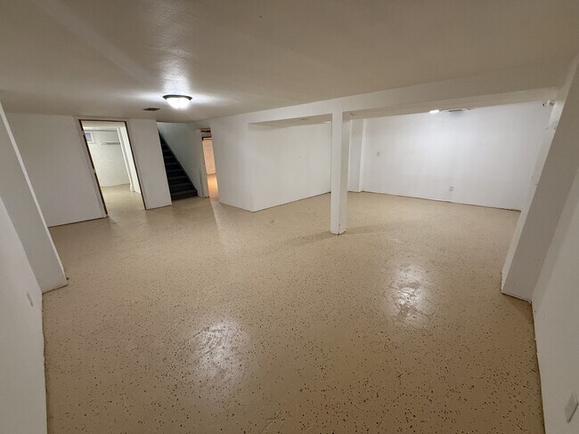 Building Photo - 3421 Fairlane Dr