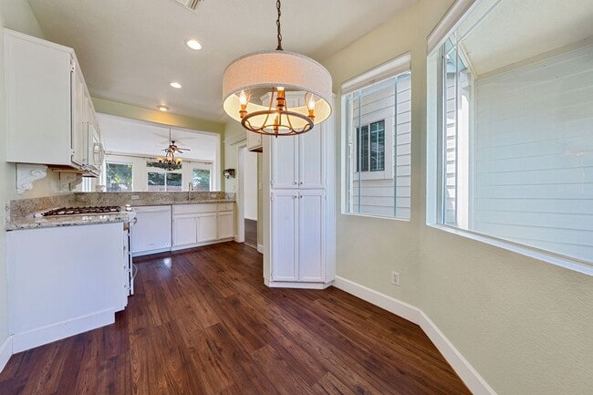 Building Photo - Charming 3-Bed Home in Prime Folsom Locati...