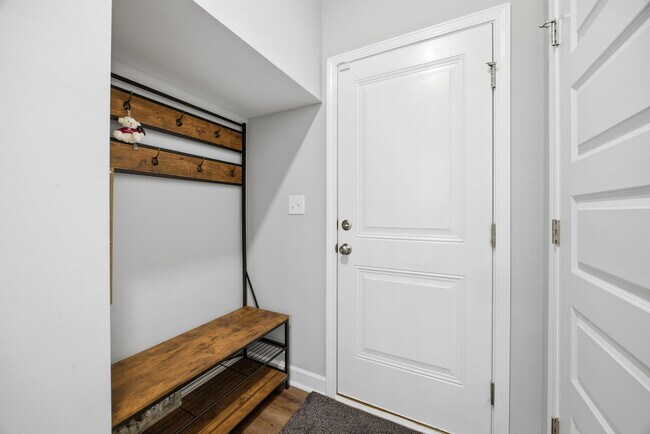 Building Photo - 450 Hawksbill Dr