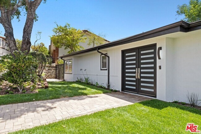 Building Photo - 1256 Stradella Rd