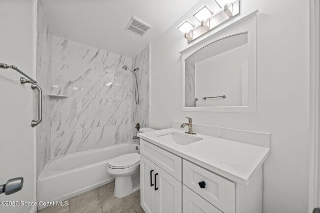 Building Photo - 913 S Colonial Ct