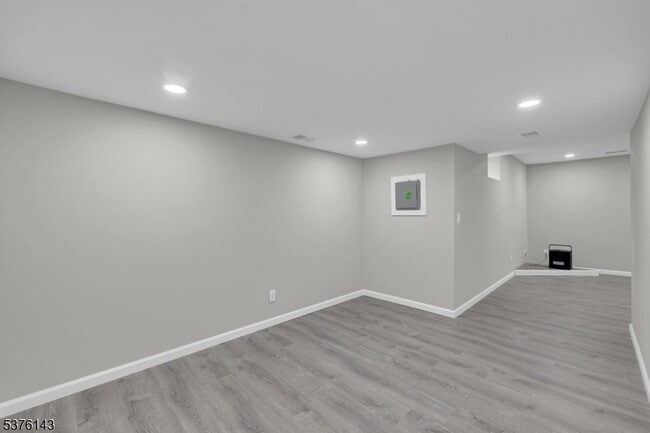 Building Photo - 250 Ridgedale Ave