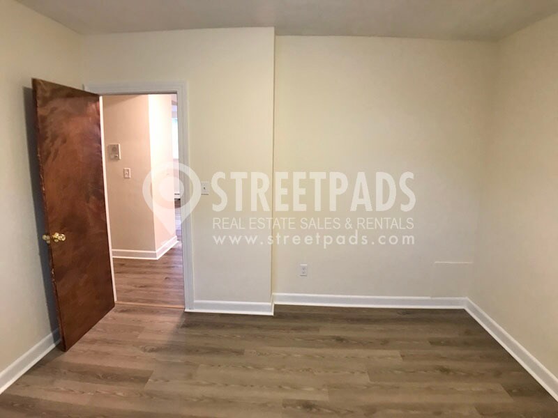 Building Photo - 160 N Beacon St