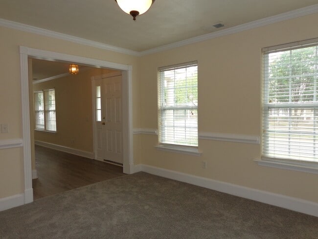 Building Photo - HUNNINGDON COMMONS