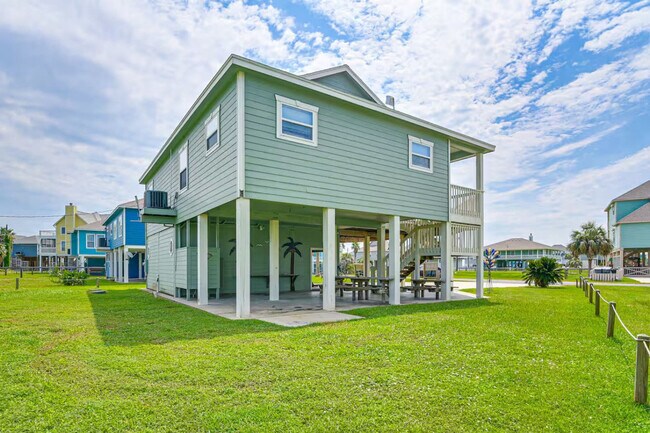 Building Photo - 3229 Castle Dr