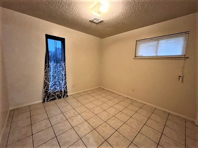 Building Photo - 1037 SW 103rd St