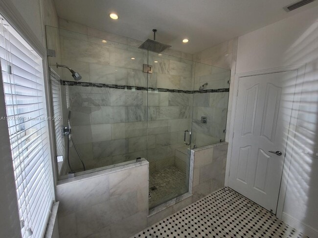 Building Photo - 1150 SW 154th Ave