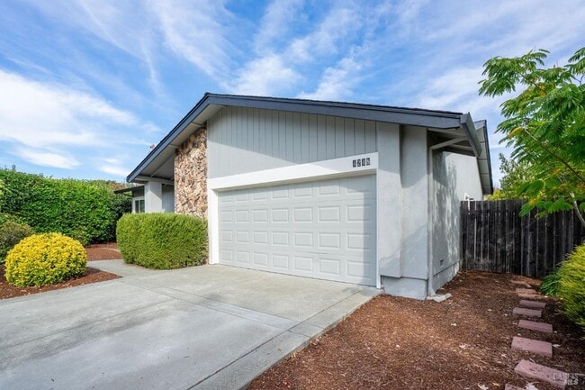 Building Photo - 4248 Leafwood Cir E