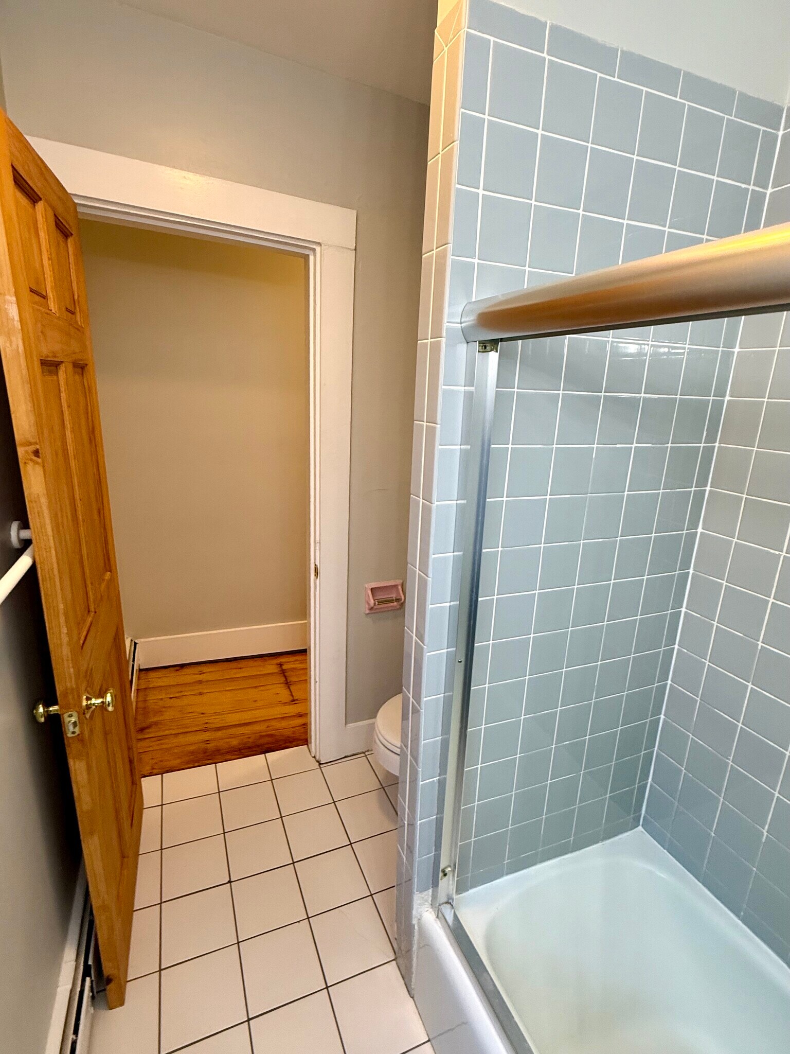 Building Photo - 19 Roberts St