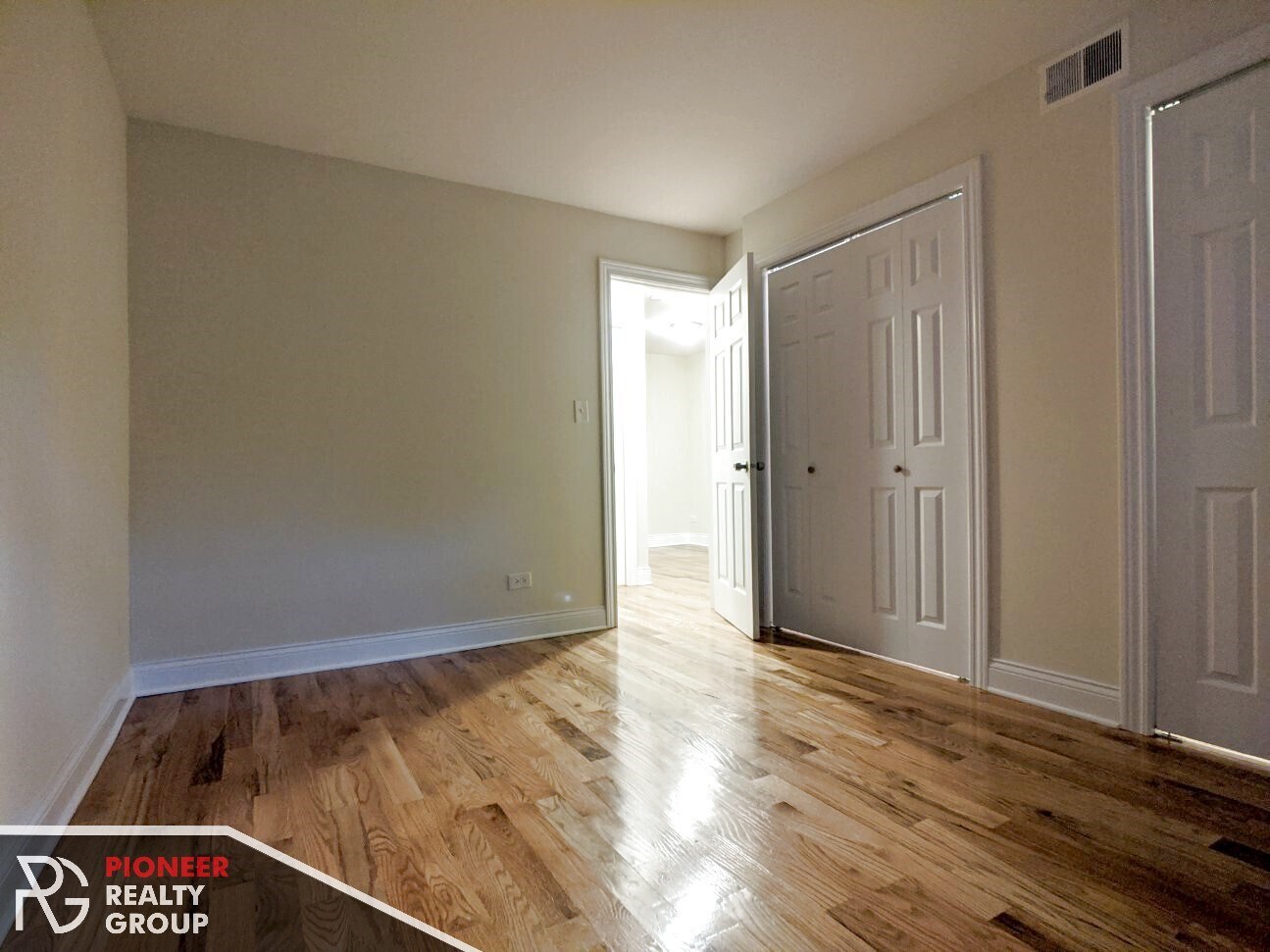 Building Photo - 557 W Arlington Pl