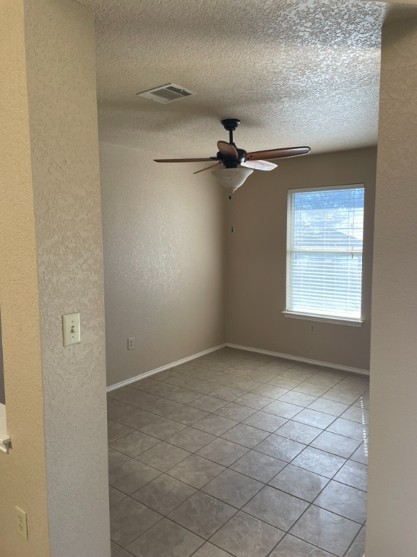 Building Photo - 204 Prairie Springs Loop