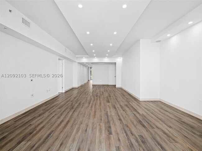 Building Photo - 333 Las Olas Way