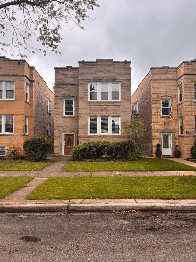 Building Photo - 5642 N Bernard St