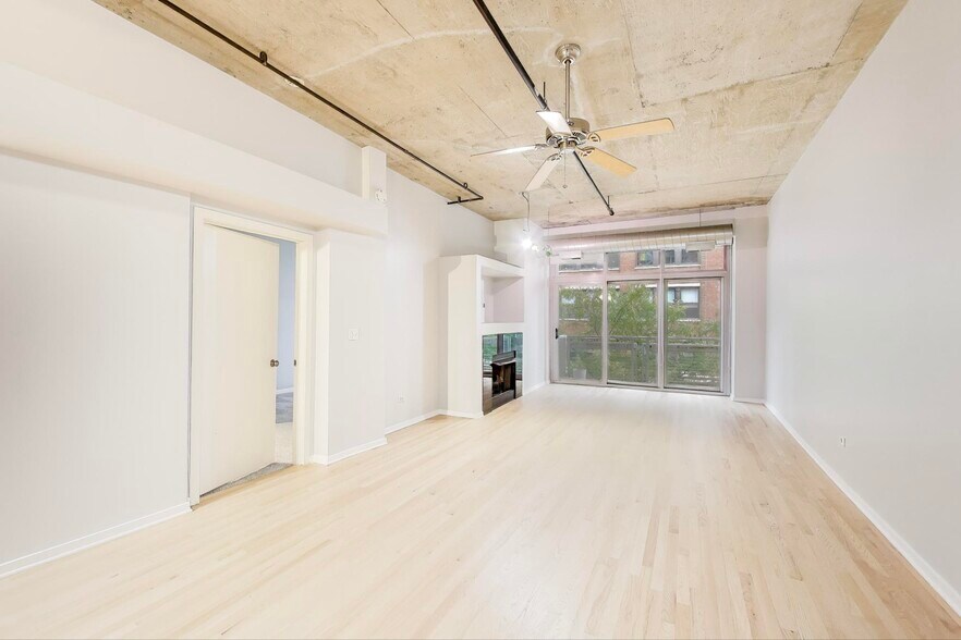 Building Photo - 933 W Van Buren St