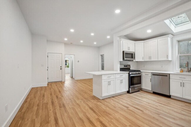 Building Photo - 215 Harrison Ave