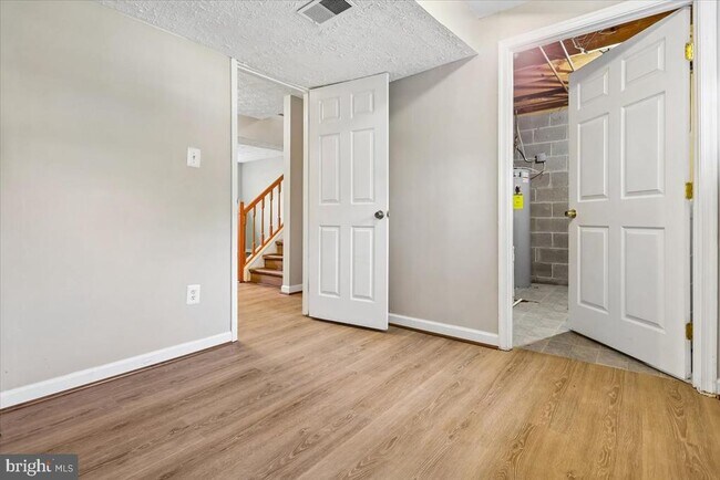 Building Photo - 5913 Spruce Run Ct