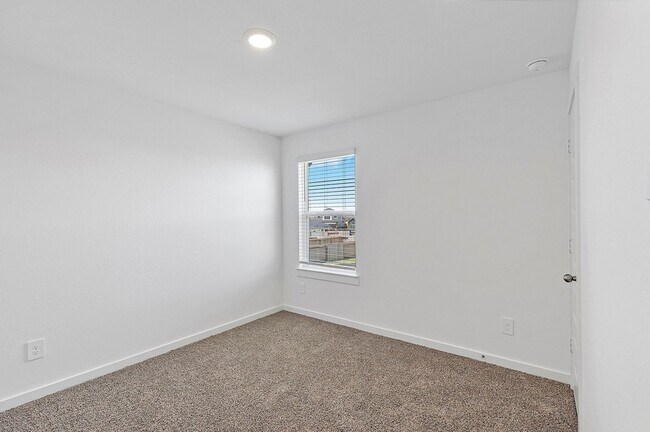 Building Photo - 31634 Whittis Hl Wy