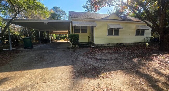 Building Photo - New Rental Available-2 Bedroom 1  Bath