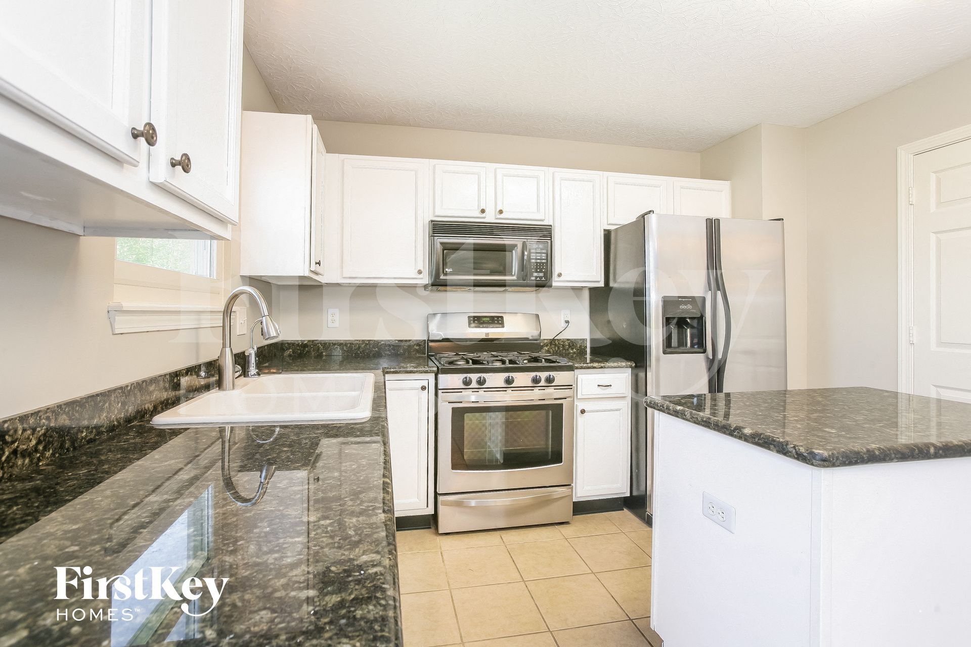 Building Photo - 15865 River Birch Rd