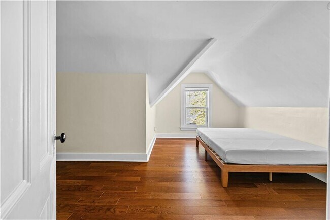 Building Photo - 18 Rhode Island Ave