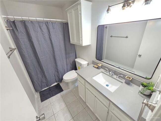 Building Photo - 15 Ashley Pl