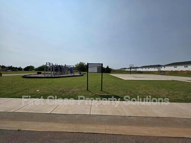 Building Photo - 2520 NW 131st St