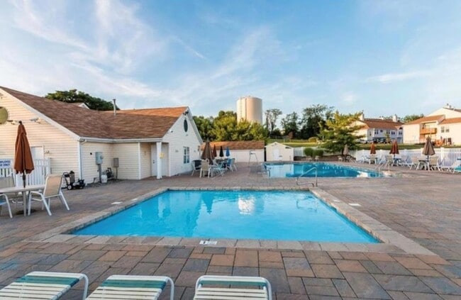 Building Photo - 3404 Whispering Hls