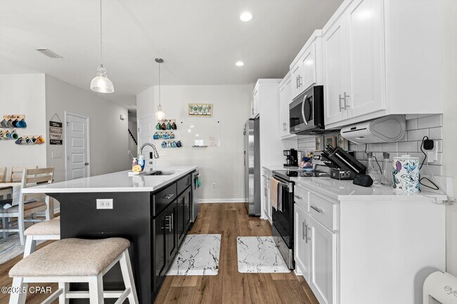 Building Photo - 326 Raven Ln