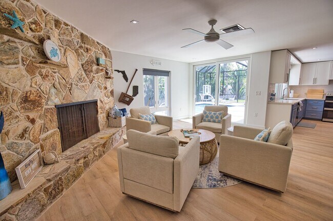 Building Photo - Seasonal Venice Island Pool Home half block from Golden Beach deeded access to the Gulf!