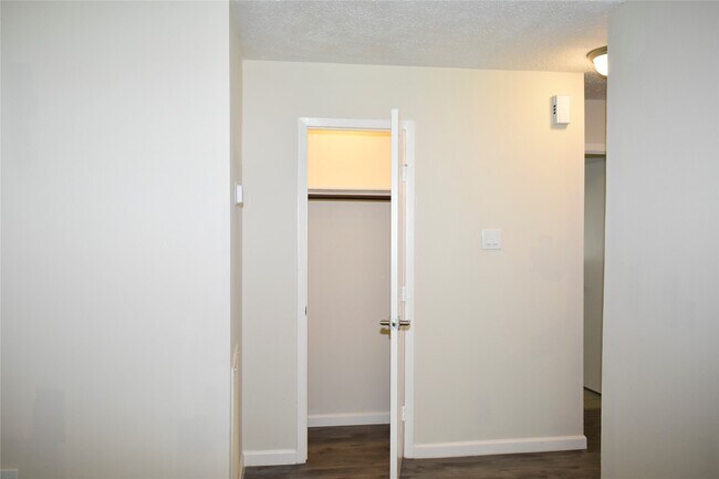 Building Photo - 2511 Maple Tree Ct