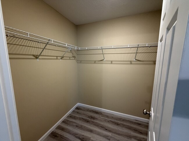 Building Photo - 202 Pineview Dr