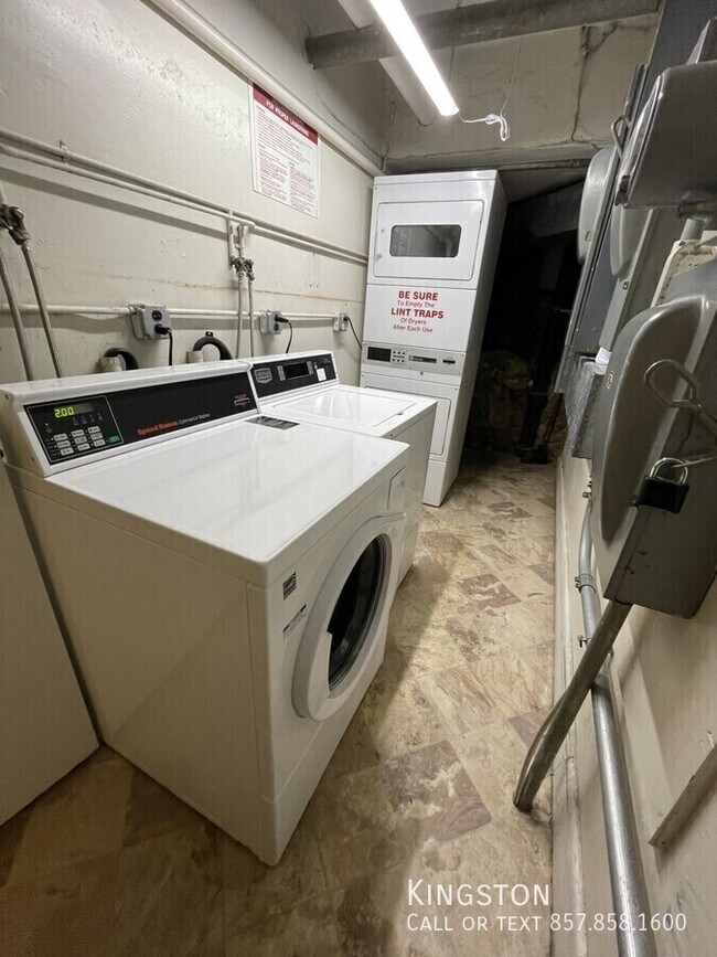 Building Photo - 1481 Beacon St