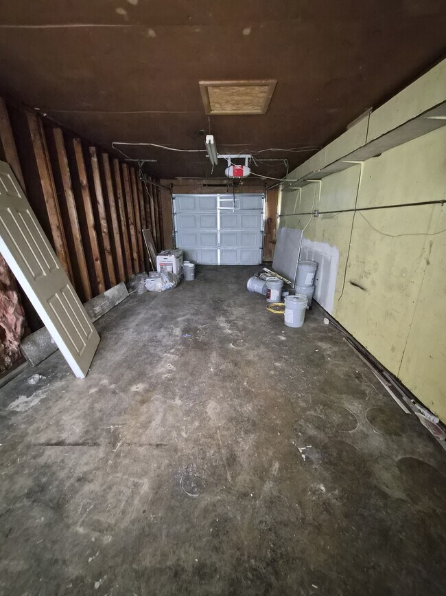 Building Photo - 3747 Ireland Dr