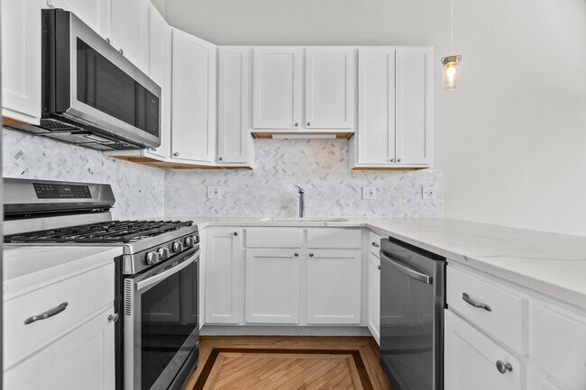 Building Photo - 2625 W Chicago Ave