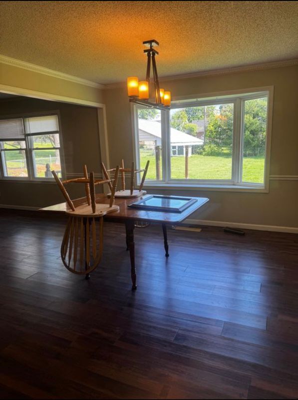 Building Photo - 806 Lois Ln