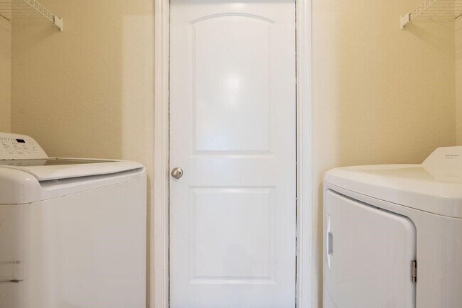 Building Photo - 22538 Cloverland Field Dr