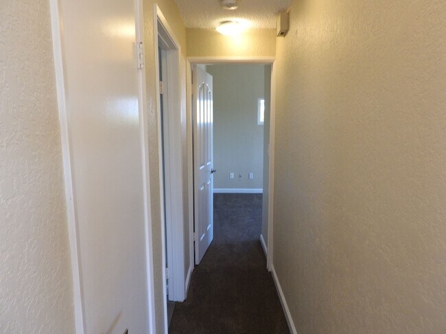 Building Photo - 4672-76LB