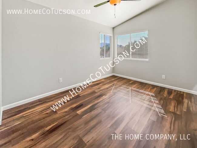 Building Photo - 9937 N Woodstone Trail