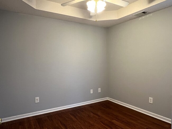 Building Photo - Absolutely Adorable Home Near Lake Joy Elementary